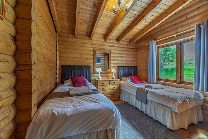 Cragdhu Log Cabin