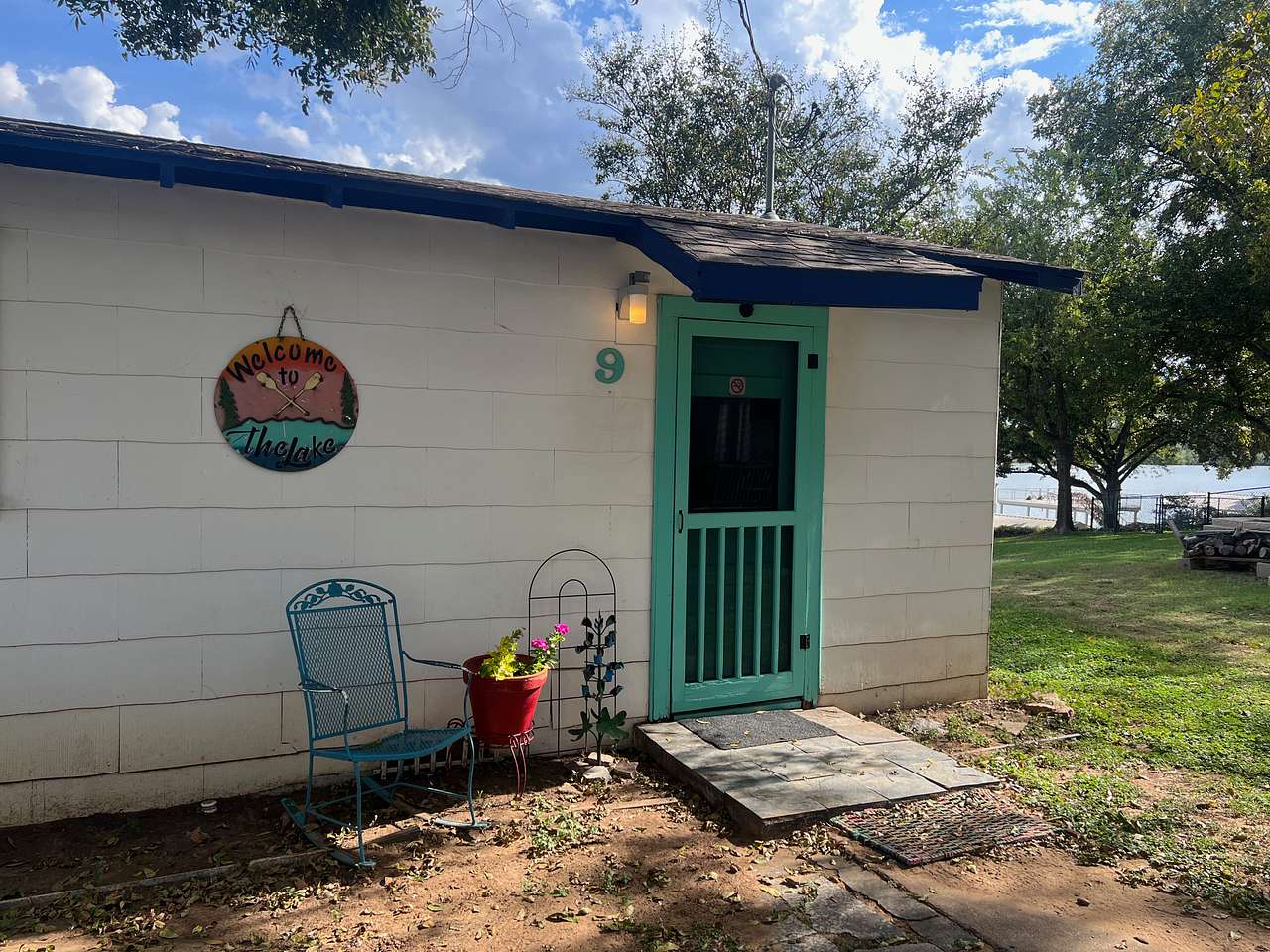Valentine Lakeside RV Camp & Lodge