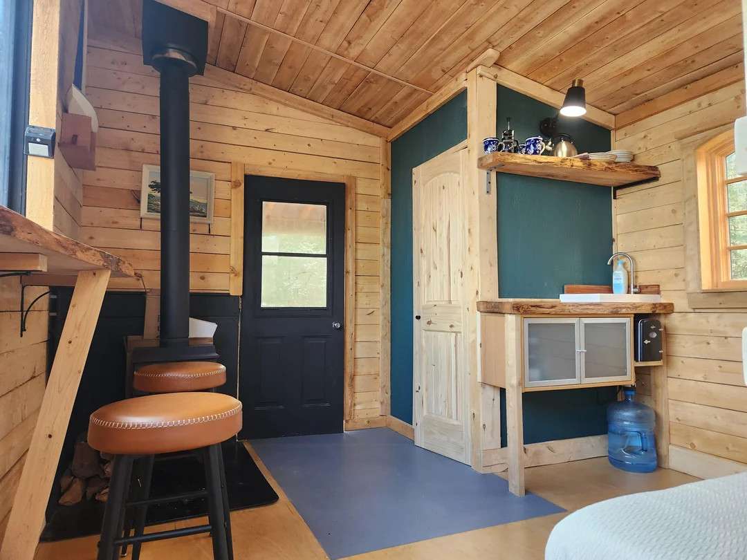 Lakeside Cabin Near St. Andrews