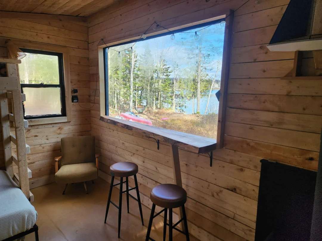 Lakeside Cabin Near St. Andrews