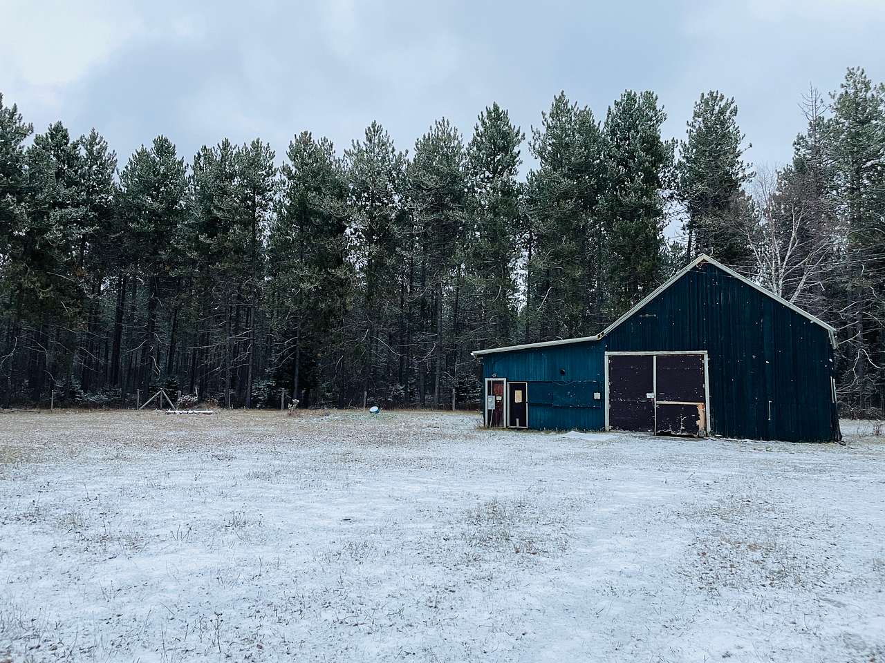 The Maine Roadhouse Hostel & Lodge