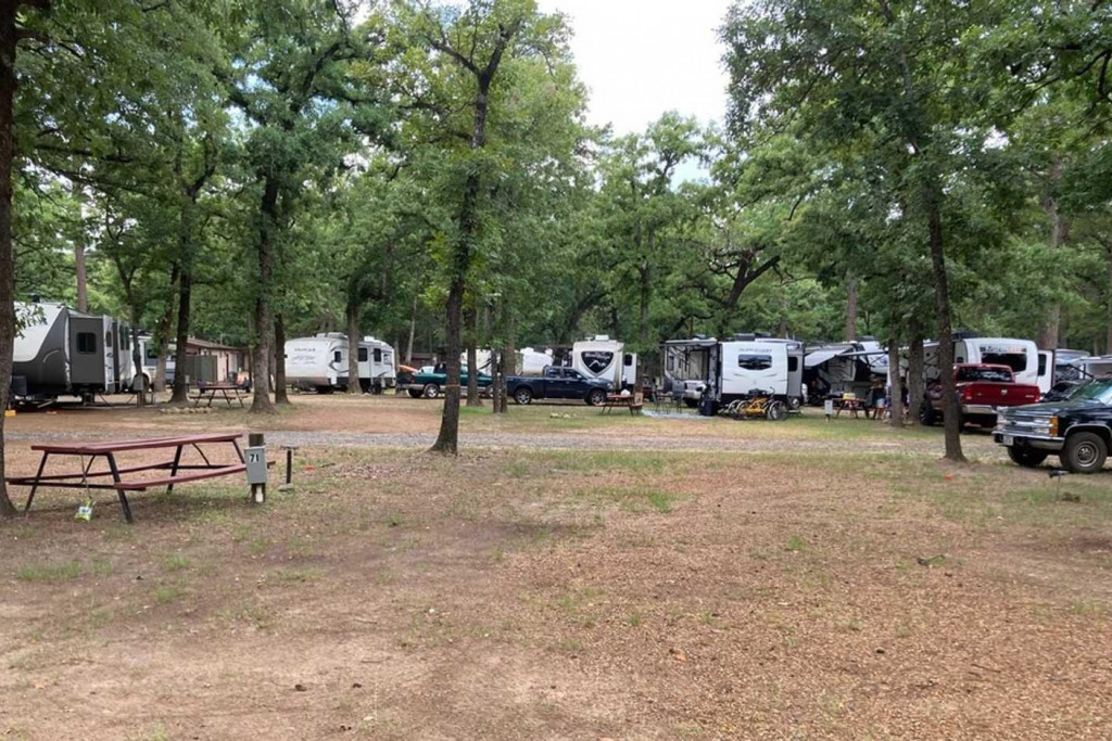 Crockett Lakefront RV Resort & Marina
