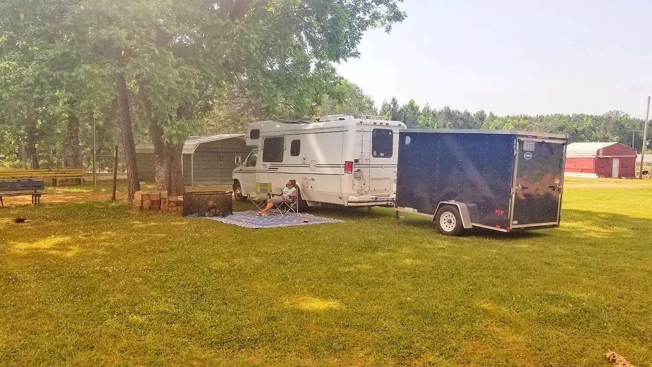 Bonnie And Clyde RV Resort