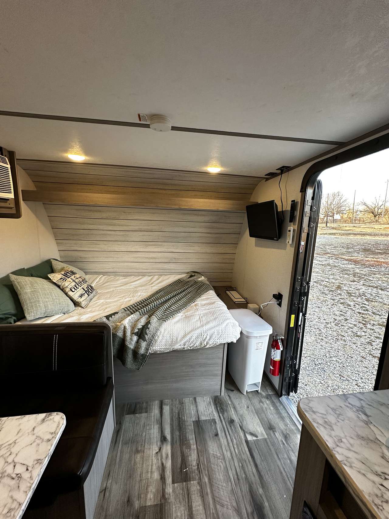 Charlie's Lakeside RV Park
