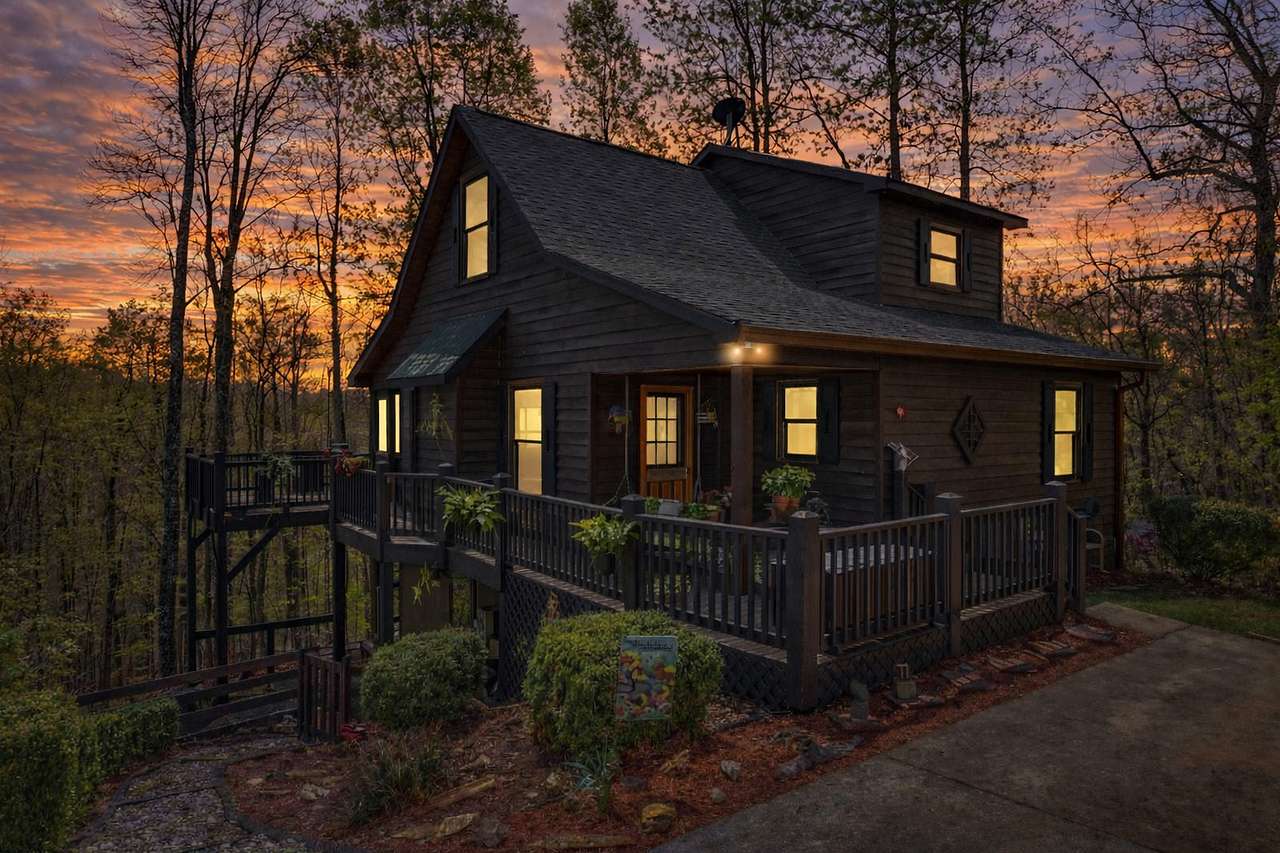 Family-Friendly Cabin, Fully-Fenced