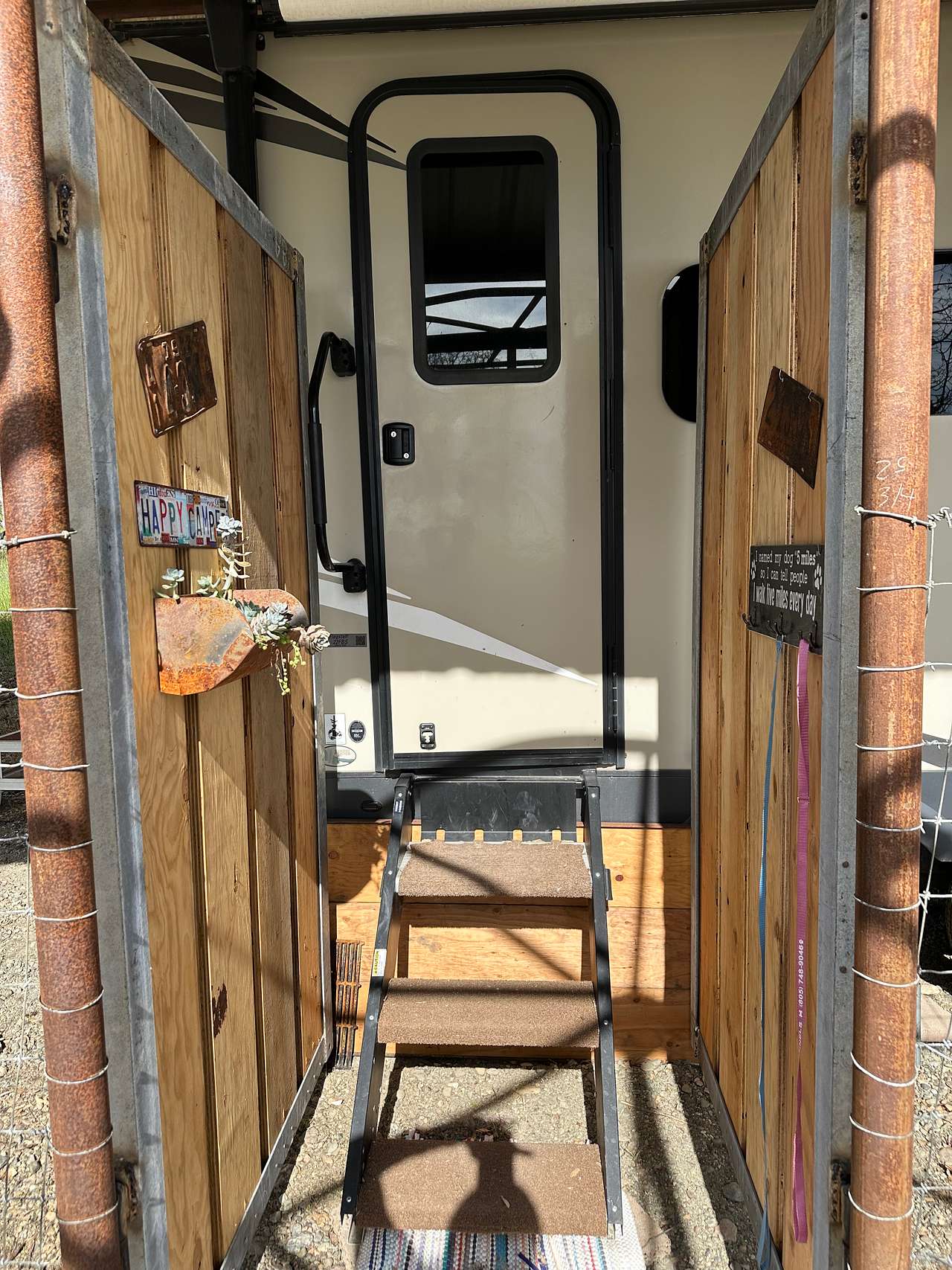 Glamor Camp At Varian Kennels