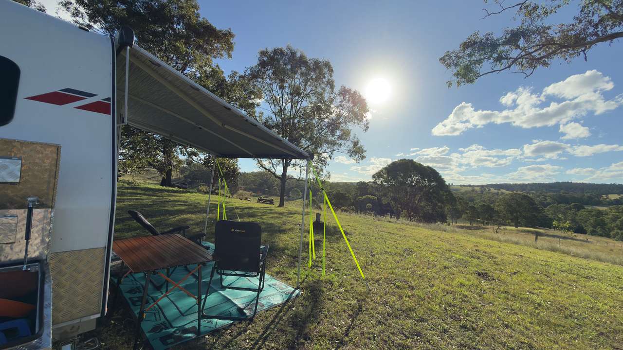 Empty Pockets creek-side Farm Stay