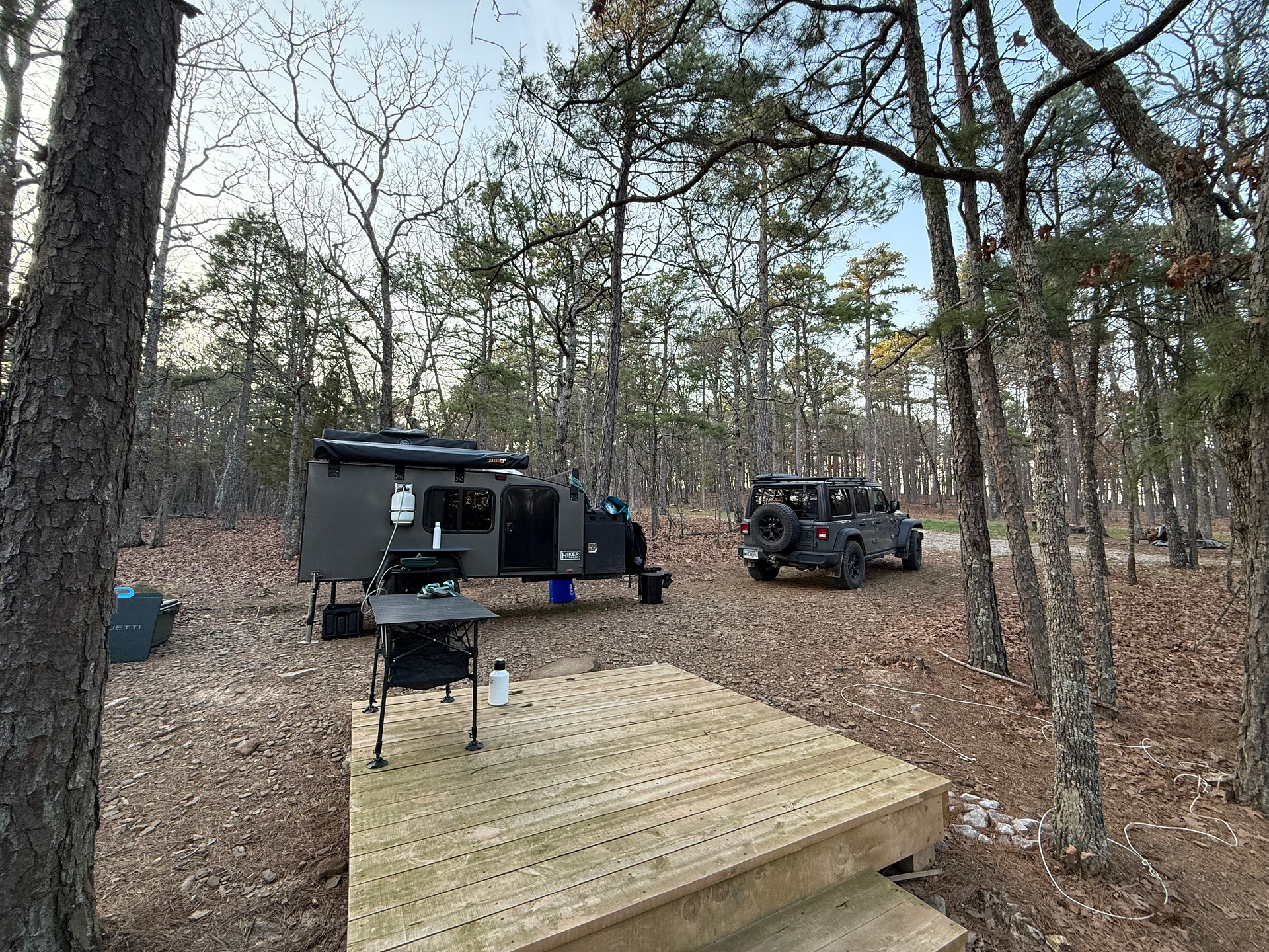 Trailer / parking spot and wooden deck 