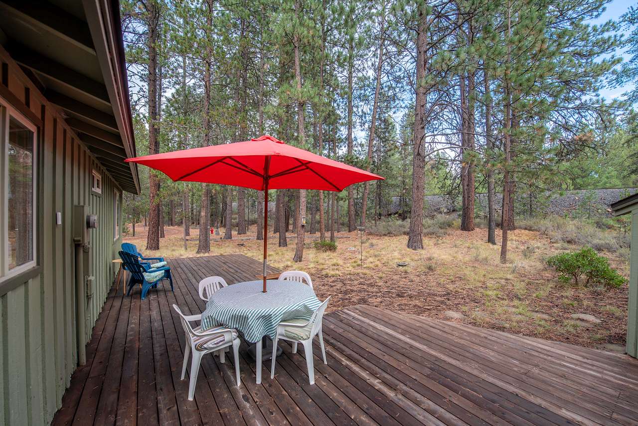 Cozy Analog Sunriver Escape