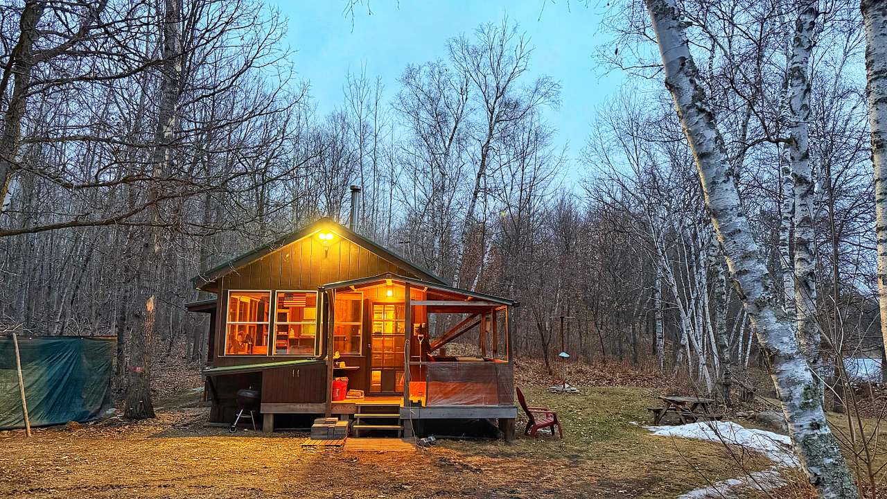 Paul’s Lakeside Cottage