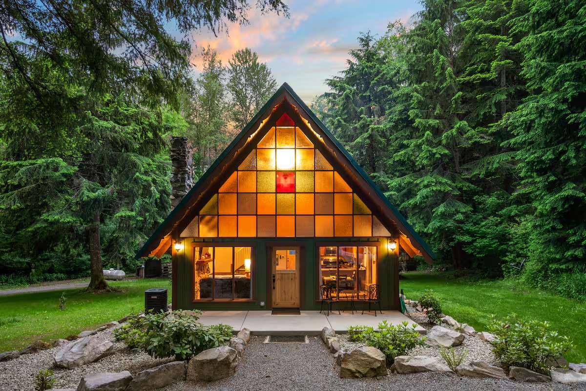 Rainier A-Frame Chalet in the Woods
