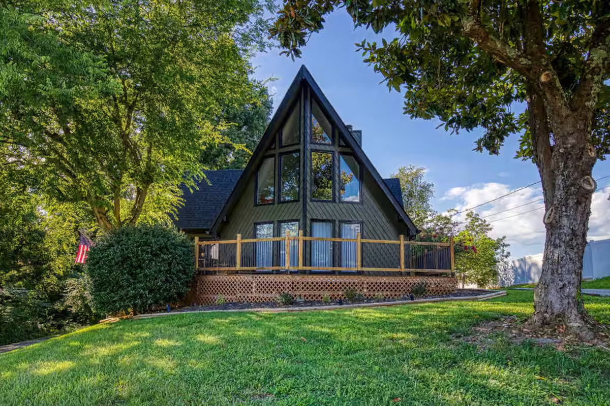 4BR/3BA Cabin w/ Games & Hot Tub, Near Smoky Mtns