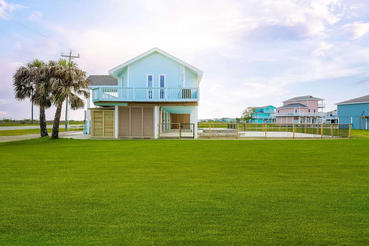 Seaside RV Escape | Pool, Hot Tub