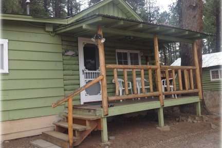 Heaslett's Circle B Cabins And RV