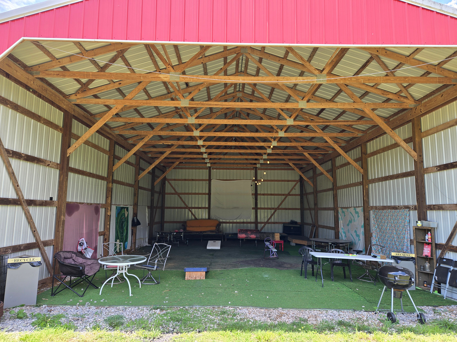 4J Farms- The Red Barn