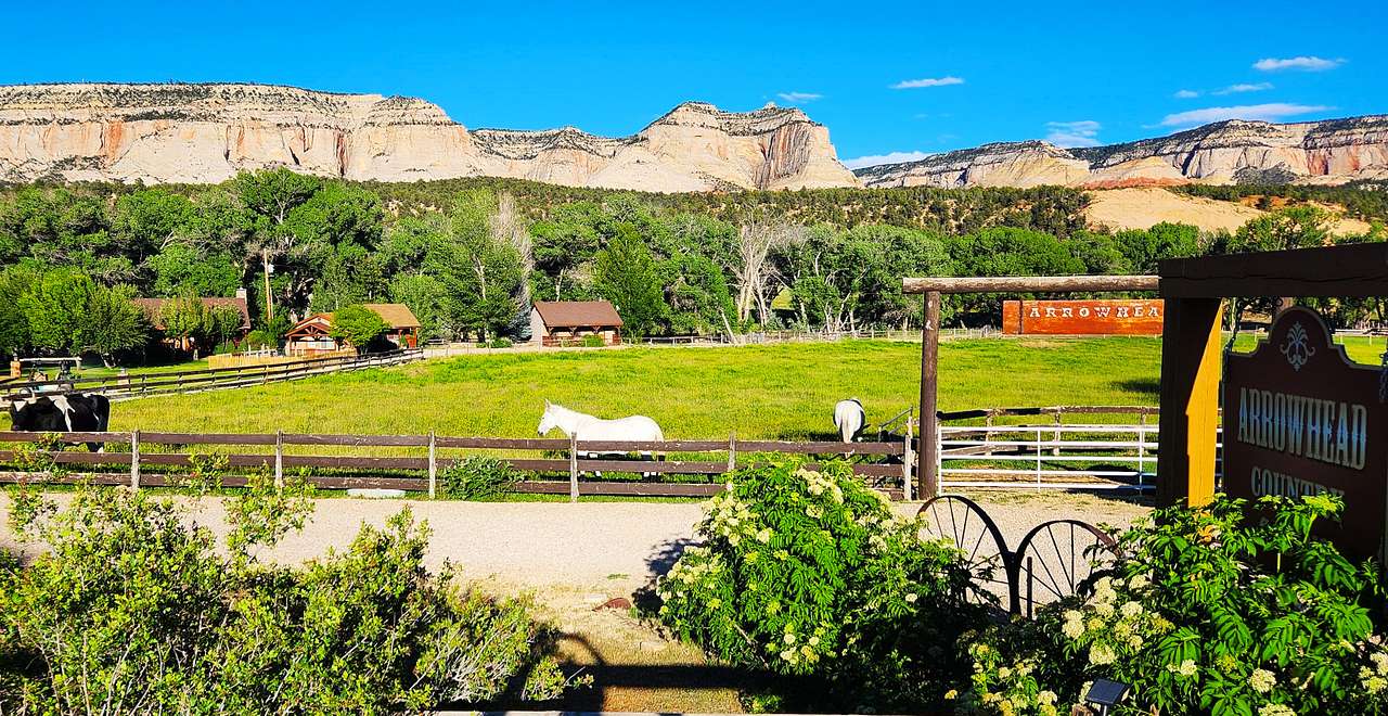 Farm Cabins Zion & Bryce!! Pool...