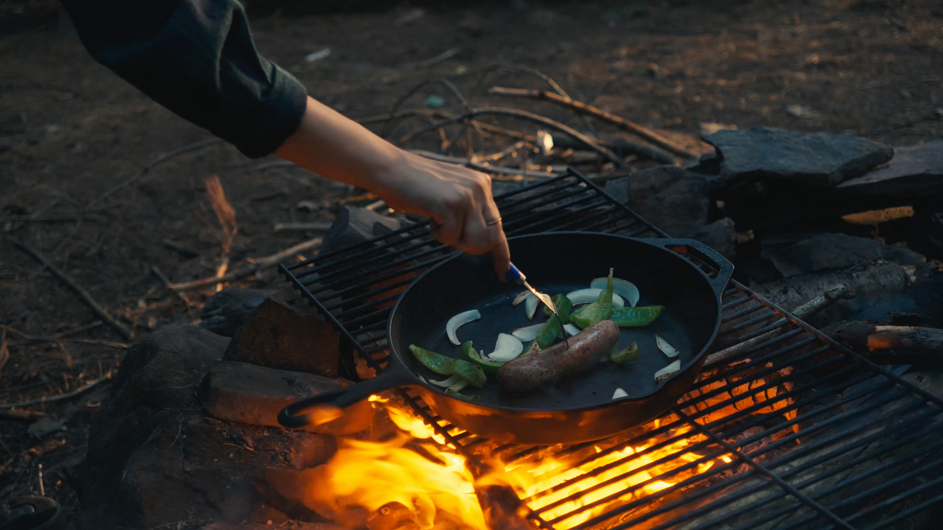 Great skillet setup to cook over the fire.