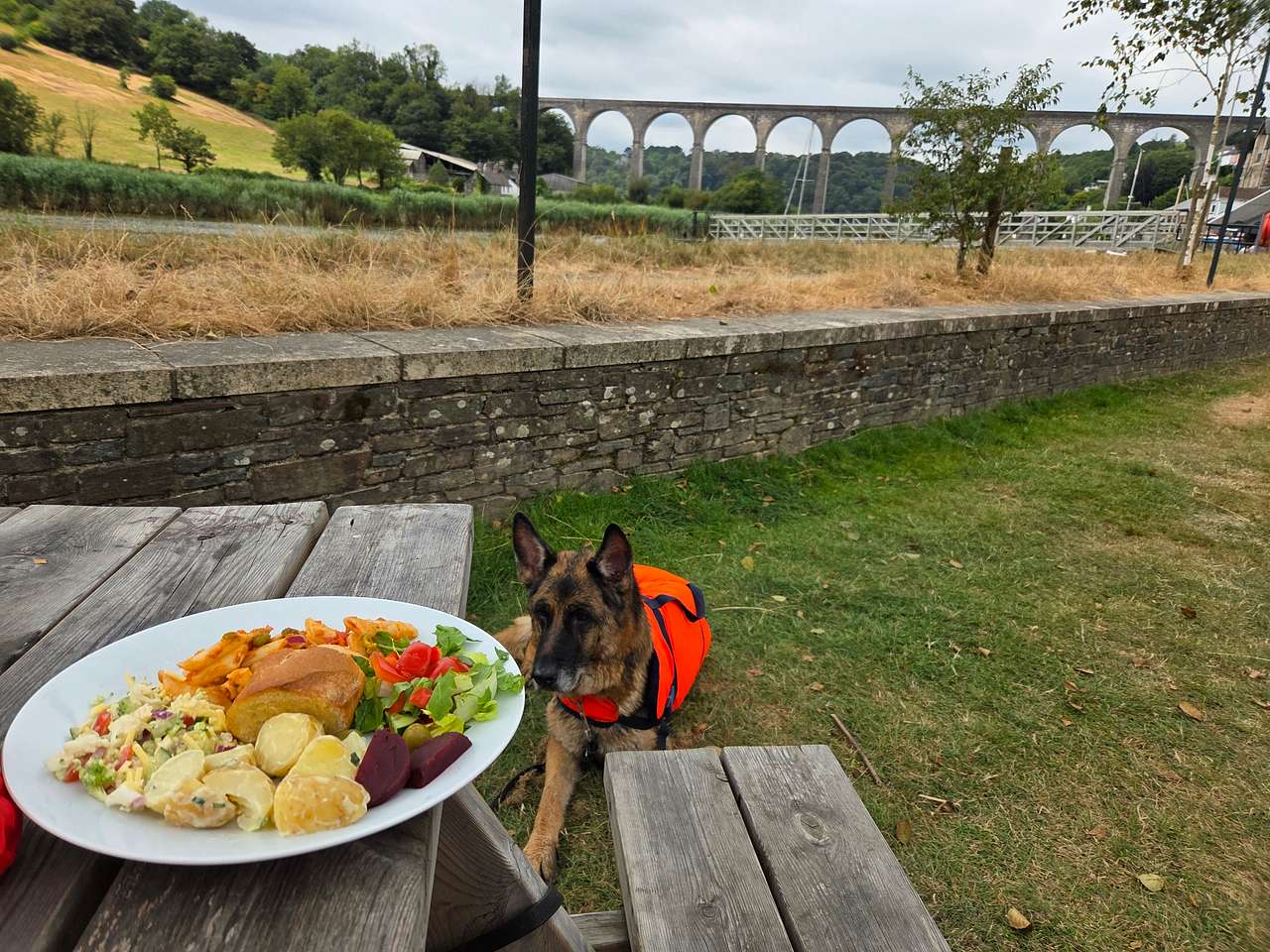 Lunch at Calstock