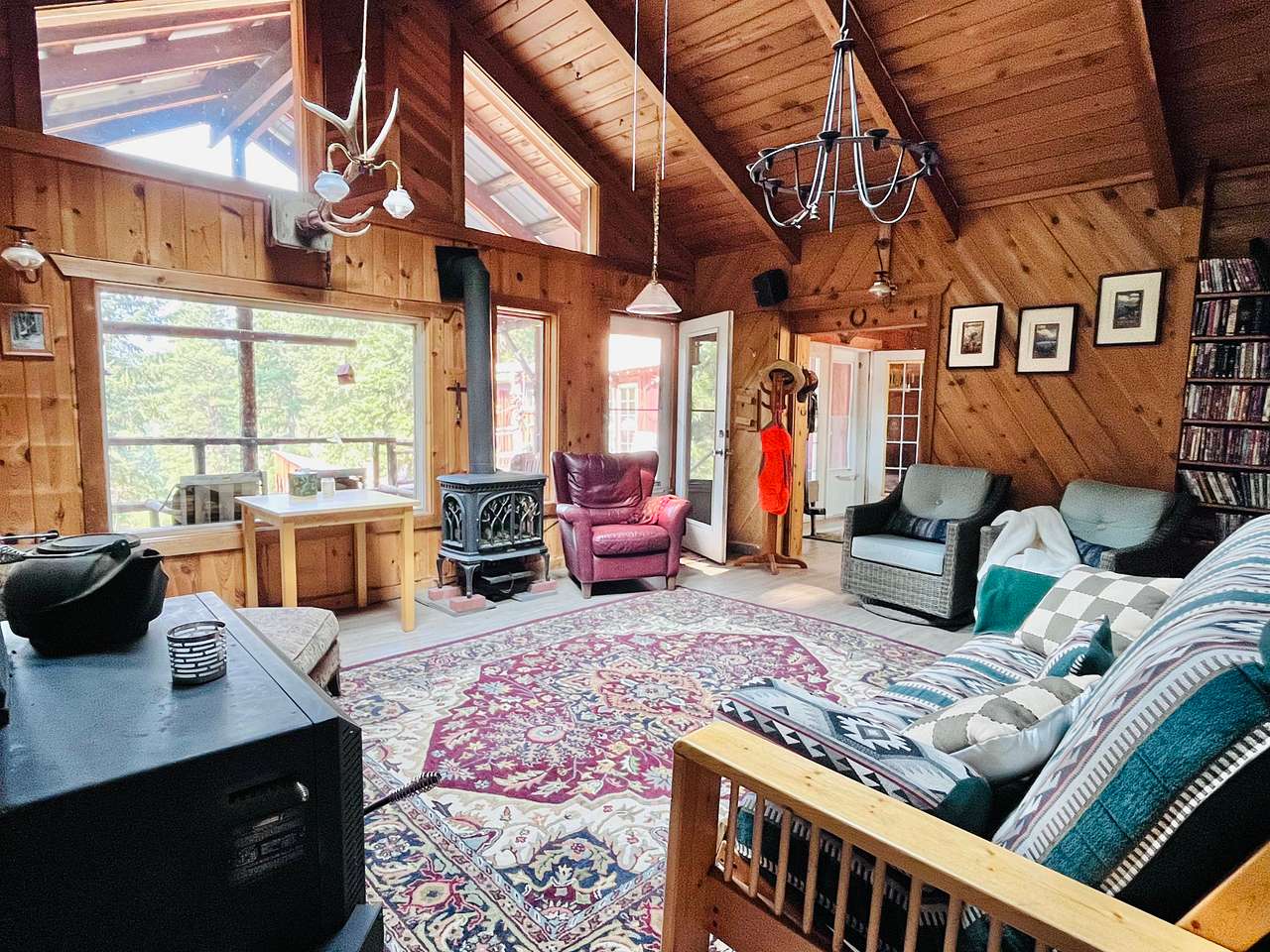 Rainier Mountain Escape 🌲 | Off-Grid Eco Lodge | Sleeps 14 | 20 Acres + Wildlife