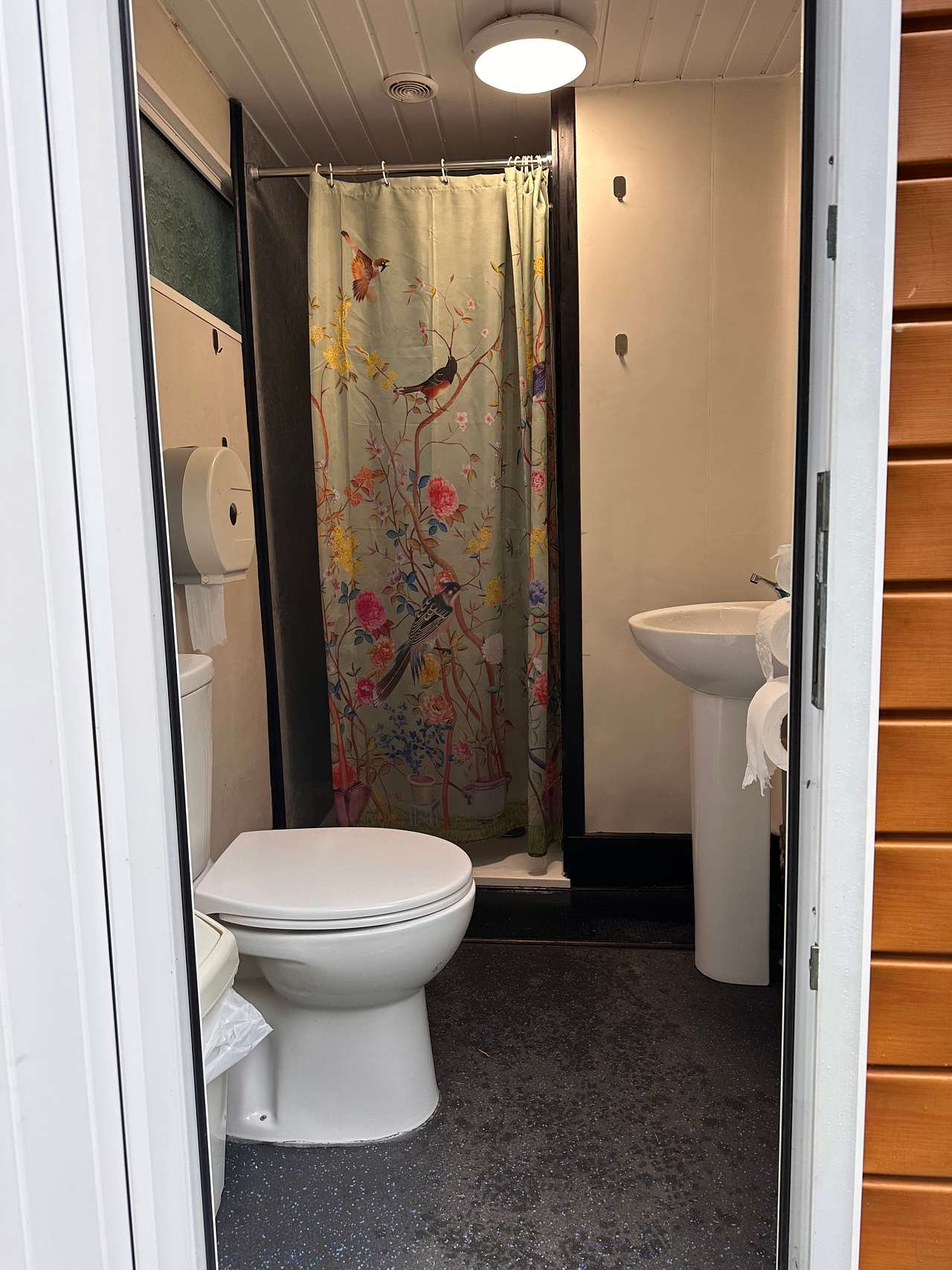 Shower cubicle.