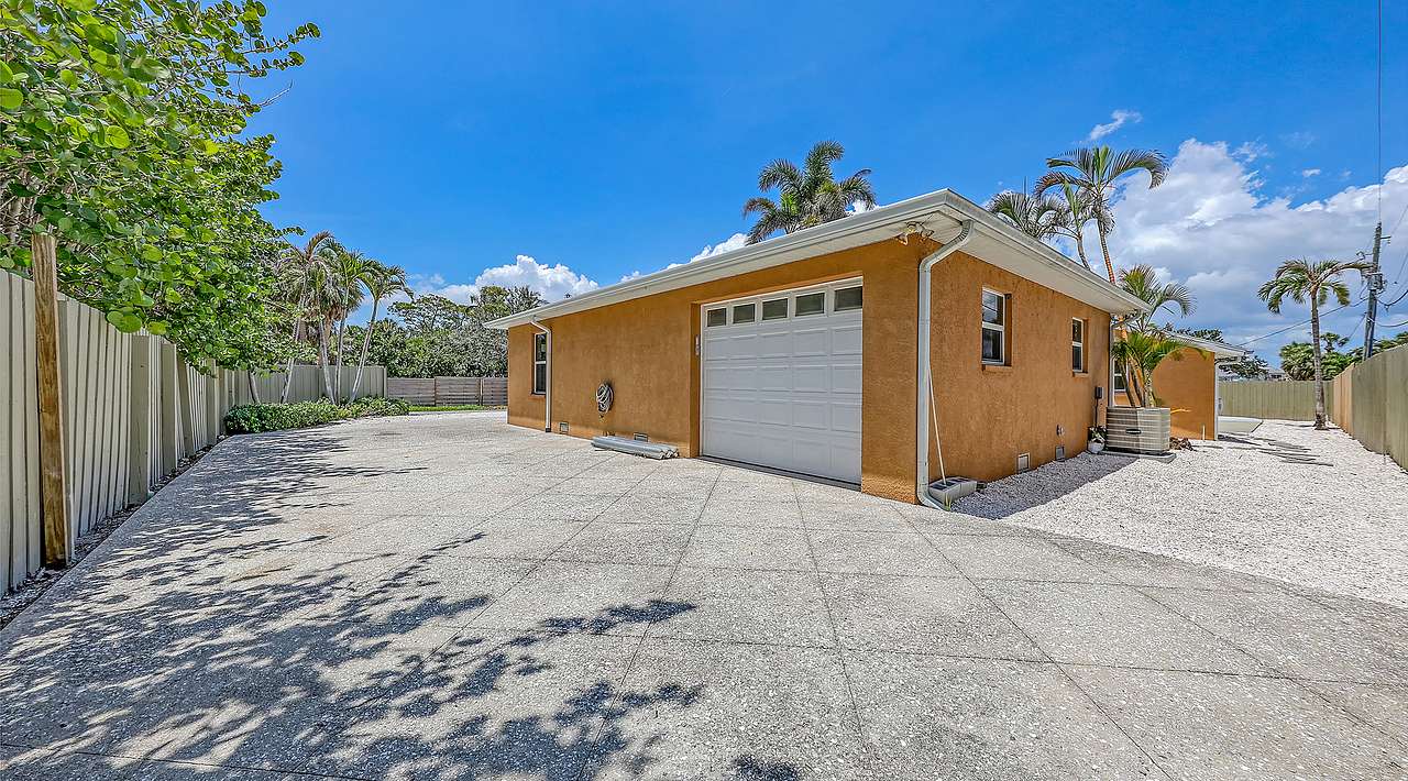 Siesta Beach Park & Stay