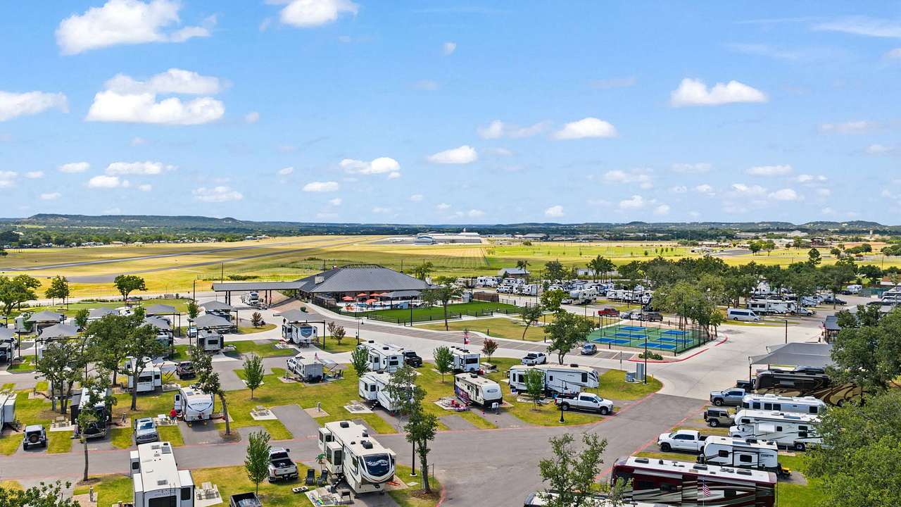 Lantern Oaks RV Resort