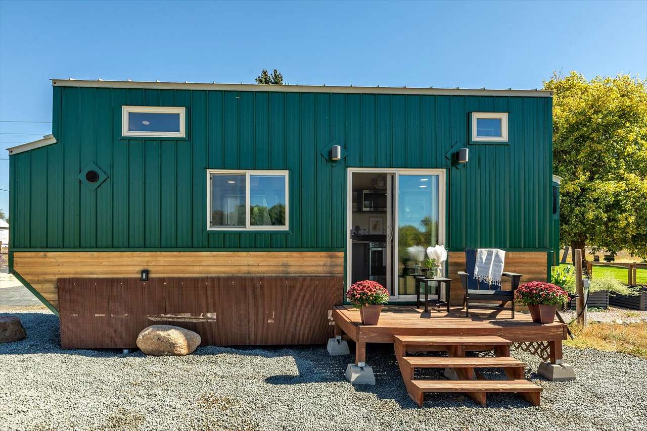 Tiny Marigold | Cozy Colorado Farm Stay