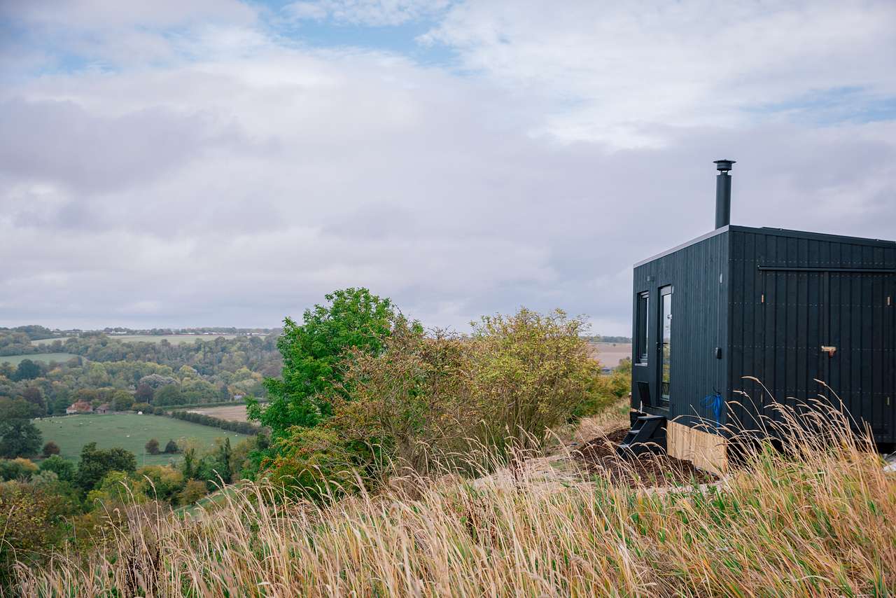 Skyline Cabin | Panoramic Views nr Salisbury / Stone Henge