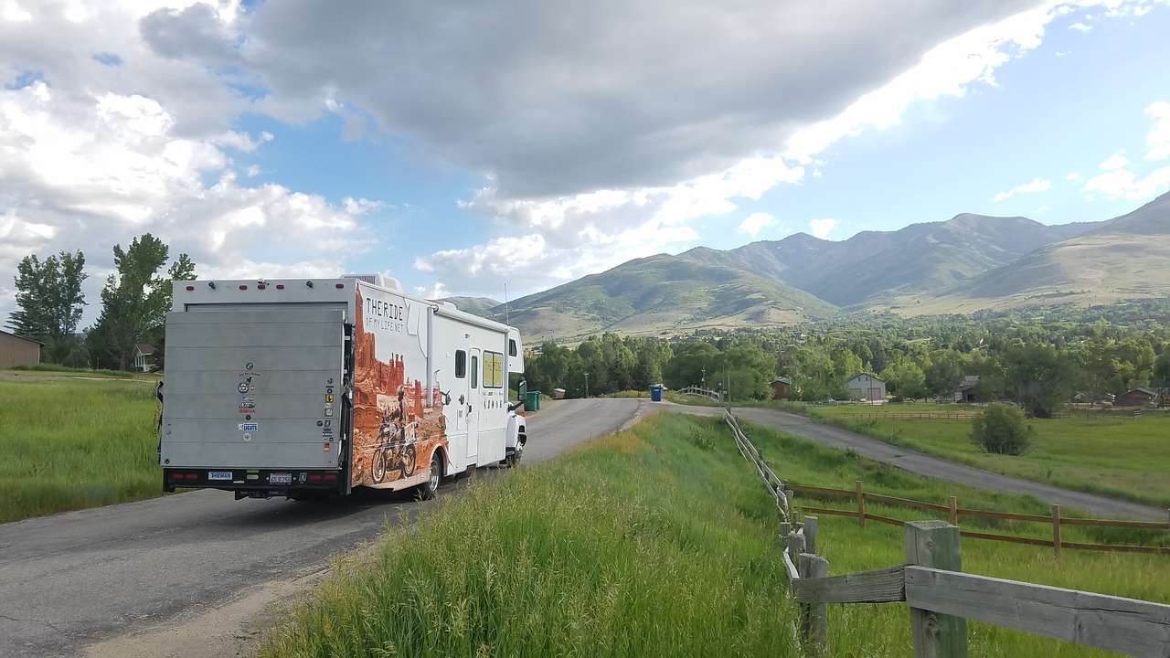 View rigs & rvs photos of Retro Star Ranch