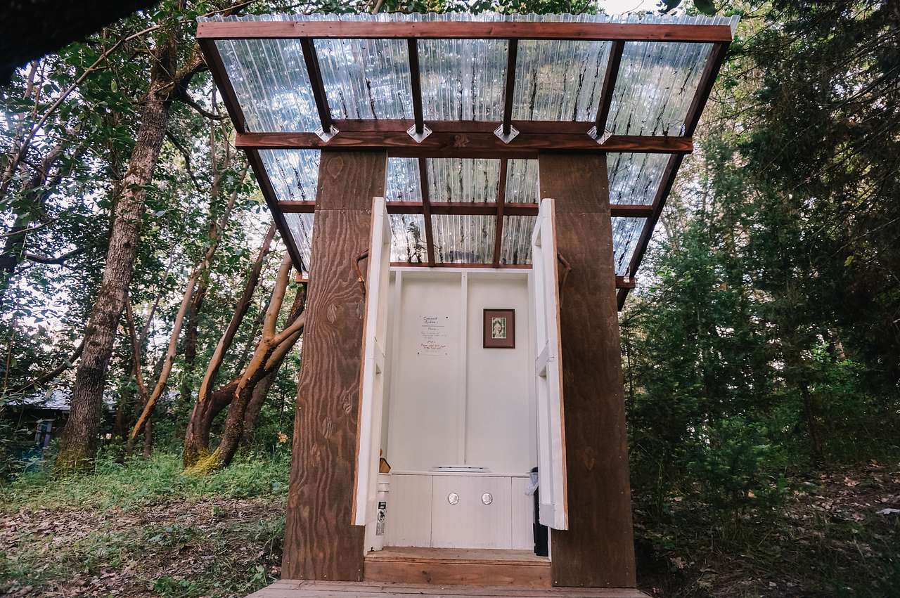 A very nice compost toilet, near the cabin.