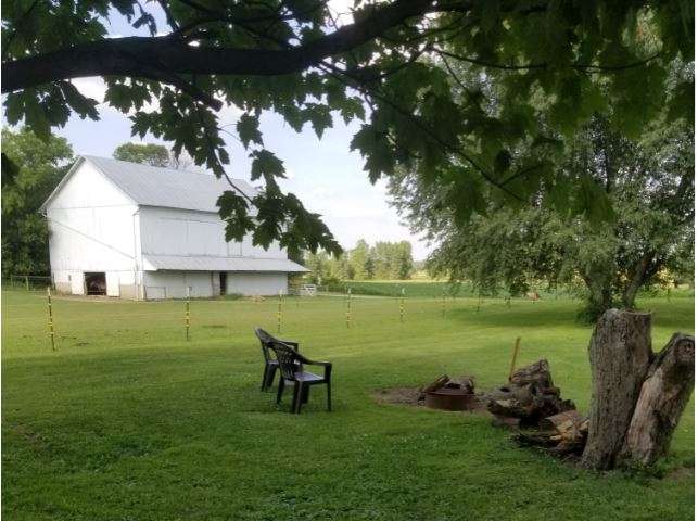 Fire area, bring in your own wood, or we can provide for a small fee!
