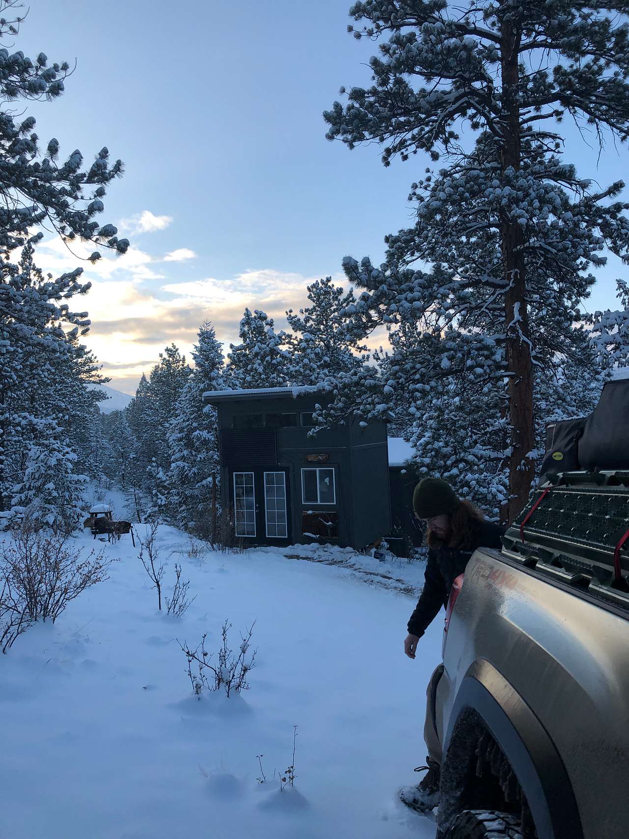 View rigs & rvs photos of Rustic Glamorous Artist's Cabin