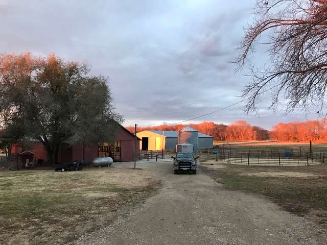 View rigs & rvs photos of Equine Estates KS