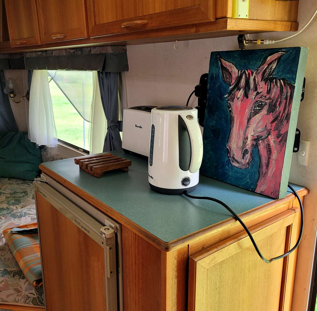 Tea and toast facilities in Betty