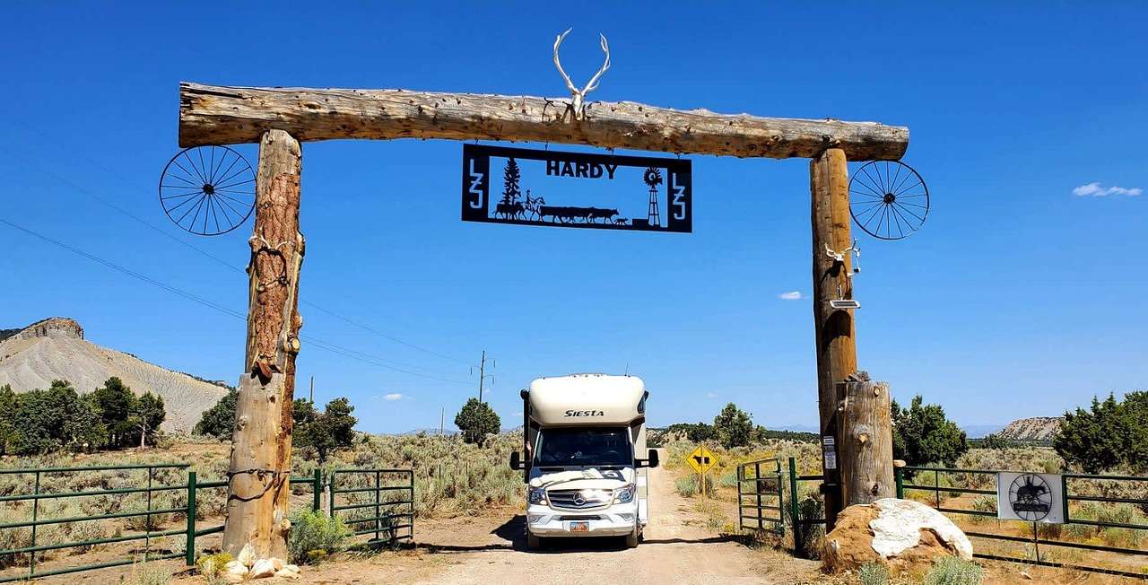View rigs & rvs photos of LZJ Ranch's Hiawatha Hideout!