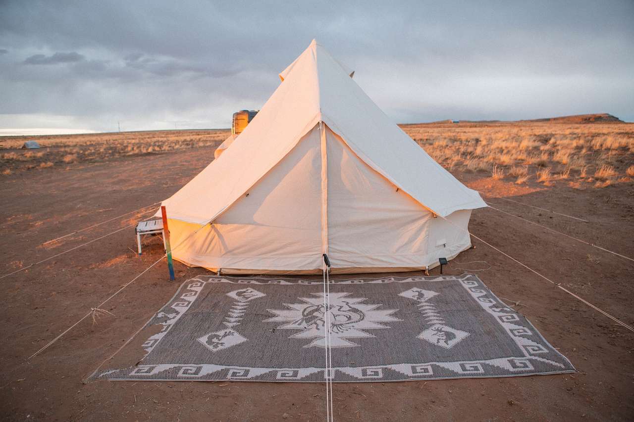 Love the rug entering the tent!