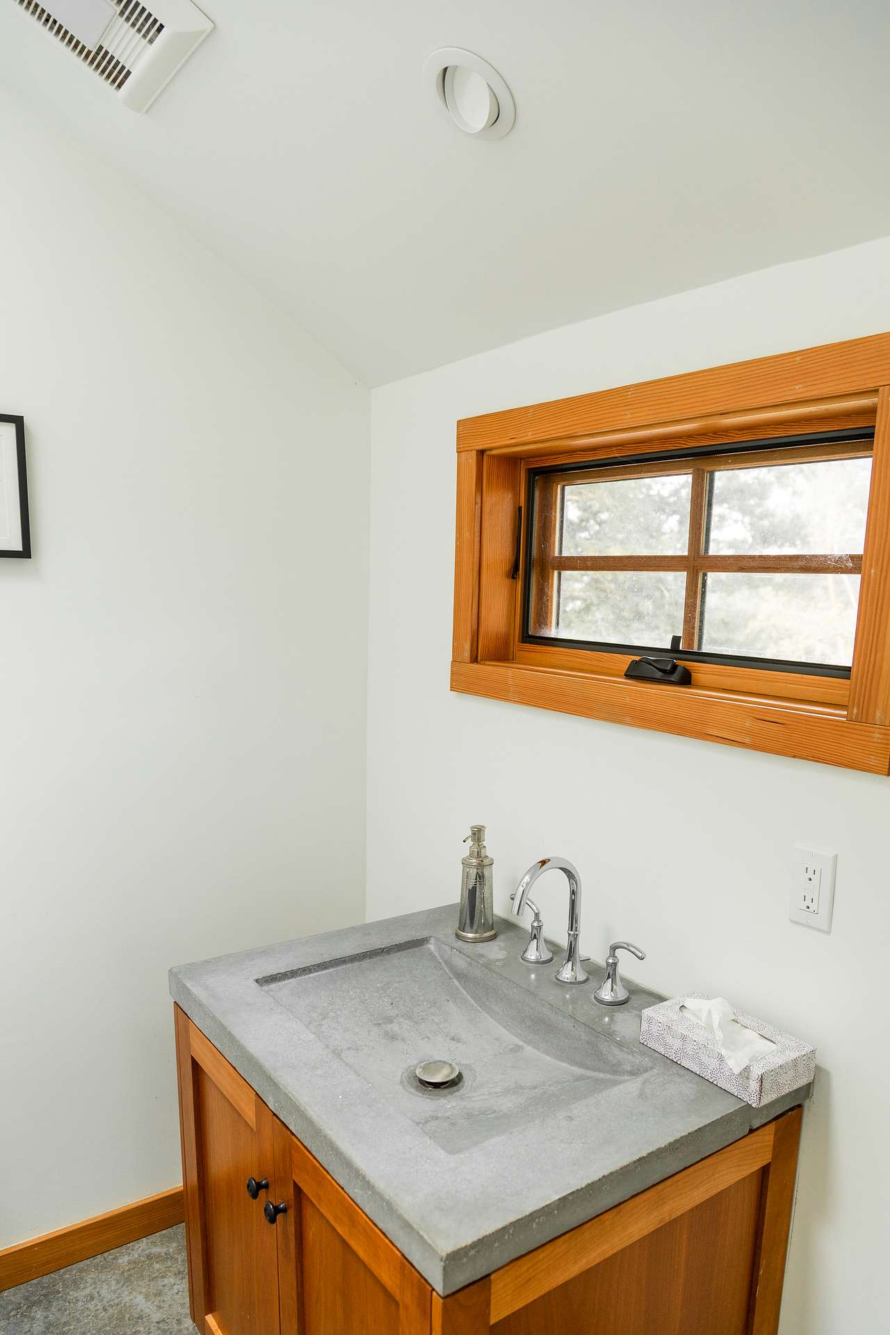 View amenities photos of Audrey Edna Cabin at Alpine Ranch