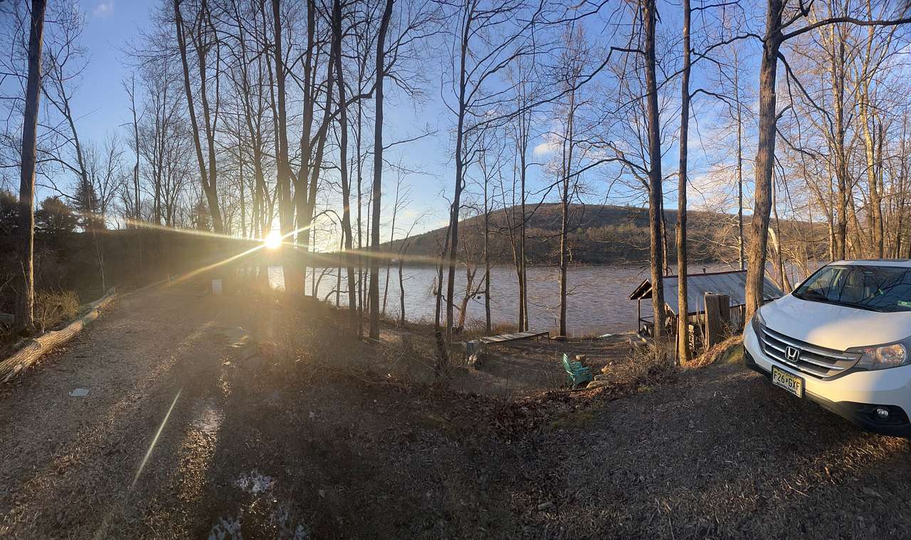 View rigs & rvs photos of The River's Edge