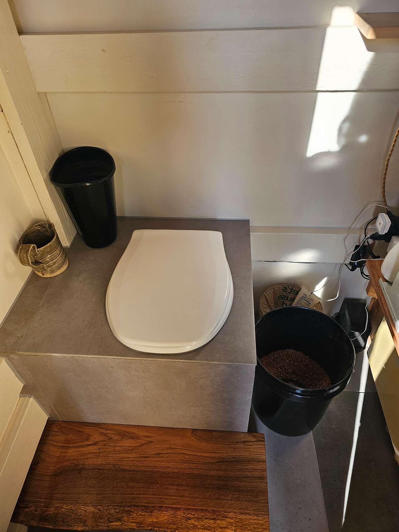 Composting potty