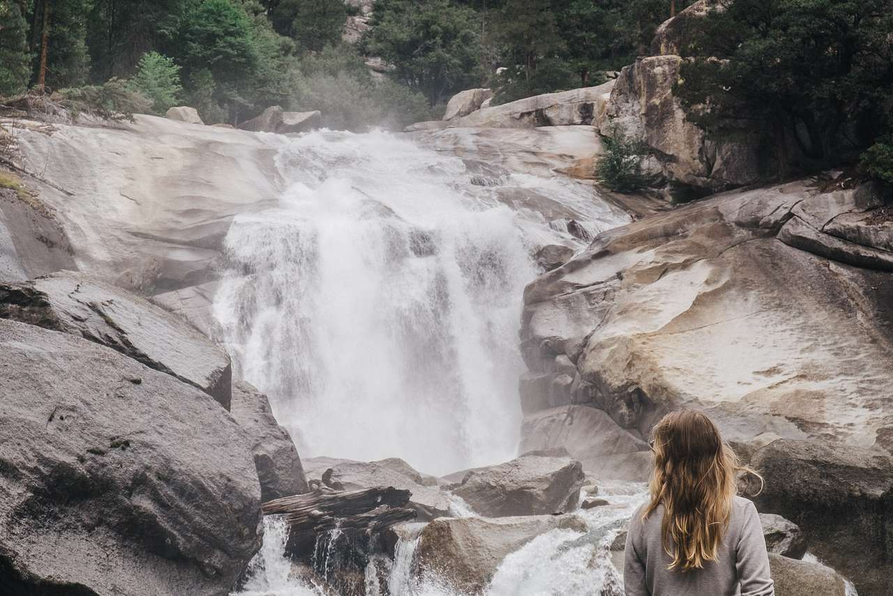 Hiking along Mist Falls Trail in Kings Canyon National Park