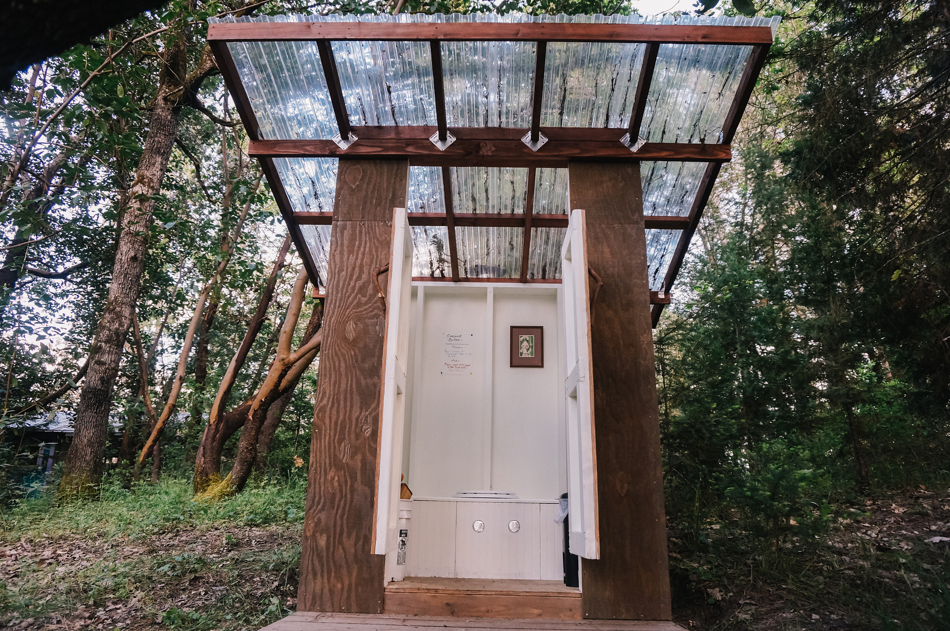 A very nice compost toilet, near the cabin.