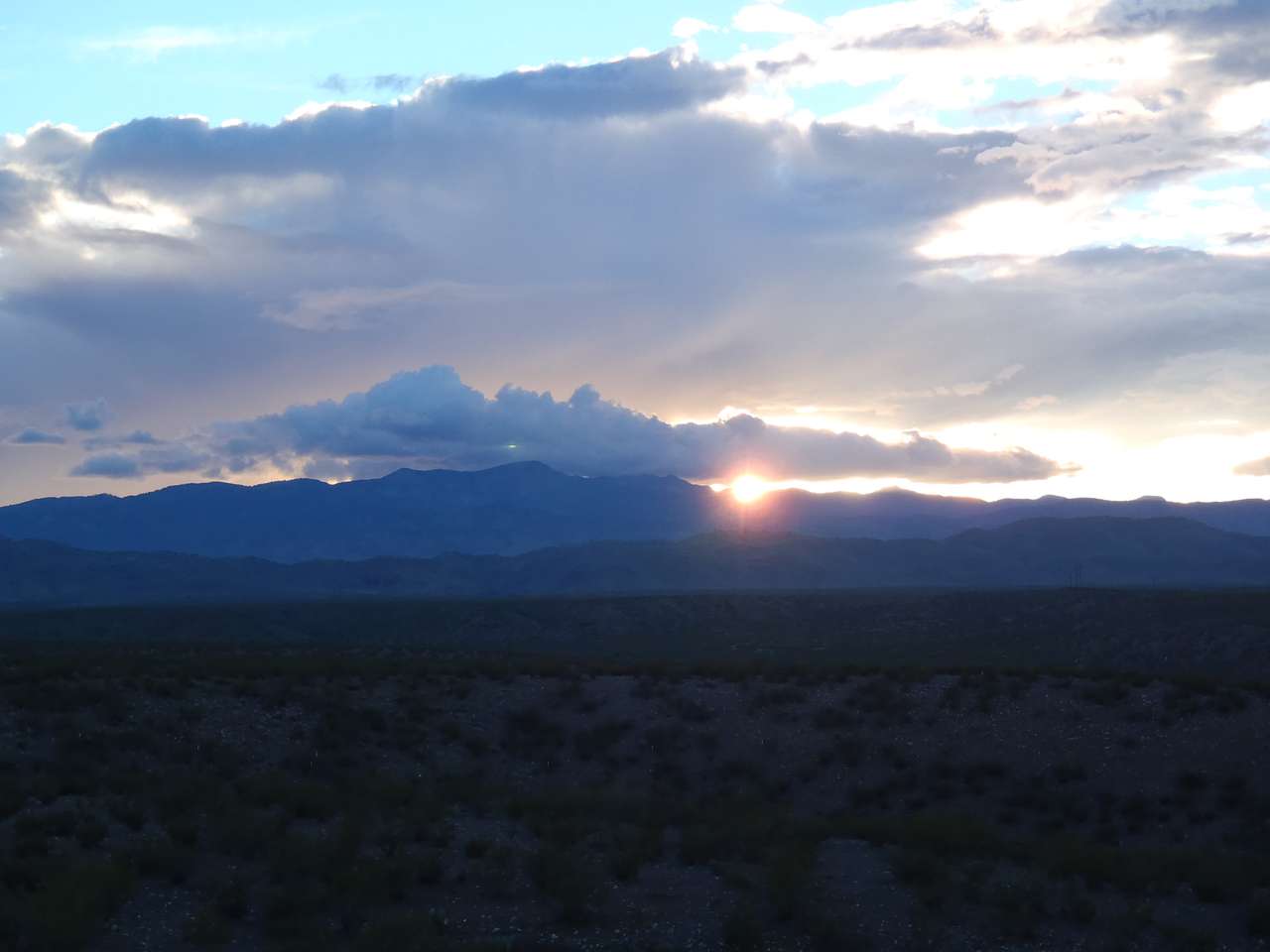 The vistas from the camping locations are breathtaking, with sunsets like this one of great beauty.