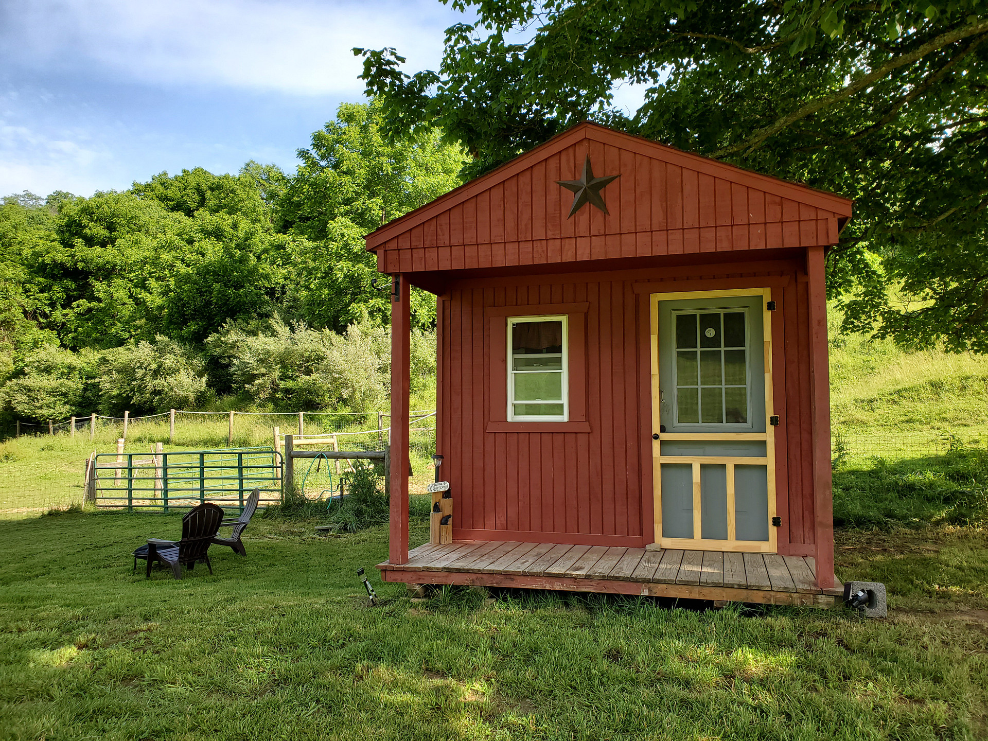 The Lil Red Ranch House