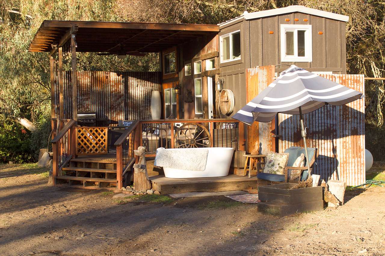 The tiny house, featuring our favorite spot. The outdoor bathtub. With that morning light setting in through the trees, this was the perfect place to start the day with a good soak and spectacular views.