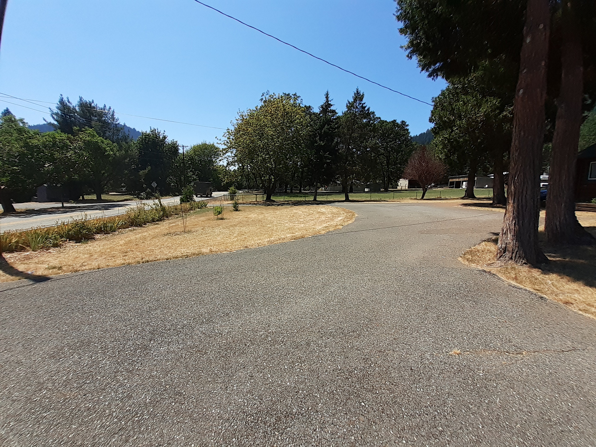 View of circular drive from the gate to the camping area for larger vehicles or with trailers. This photo shows easier access. You can park here. 