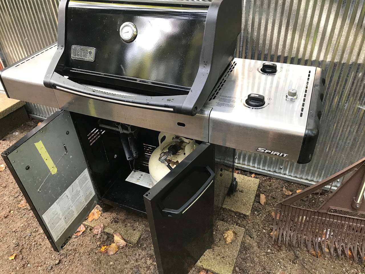 Instructions provided.  Extra tank will be left in Gazebo,...if needed. Please clean grill and surfaces of food when done (prevents vermin).  Much thanks.