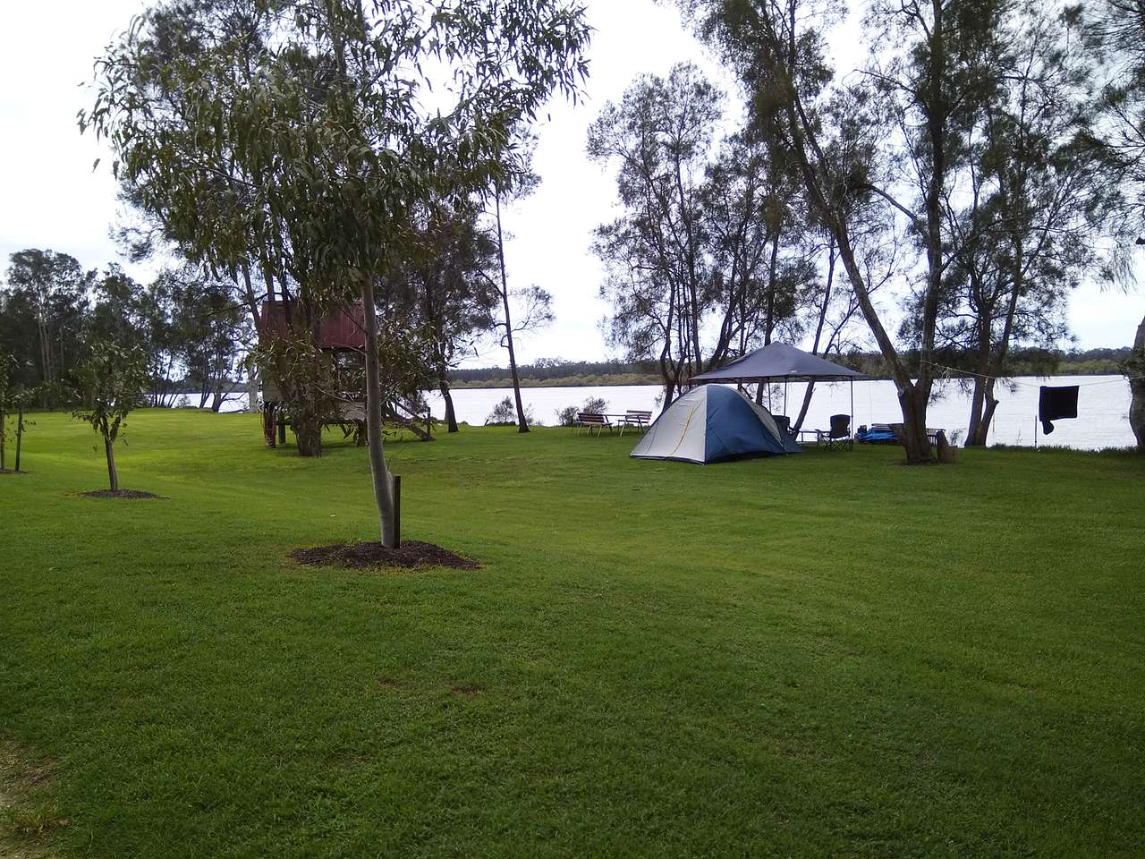 Suits medium caravans to intimate camping you decide. Just the one campsite here.