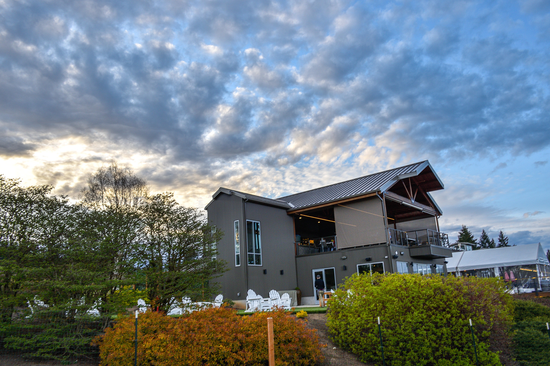 Hawk's View vineyard within easy walking distance.
