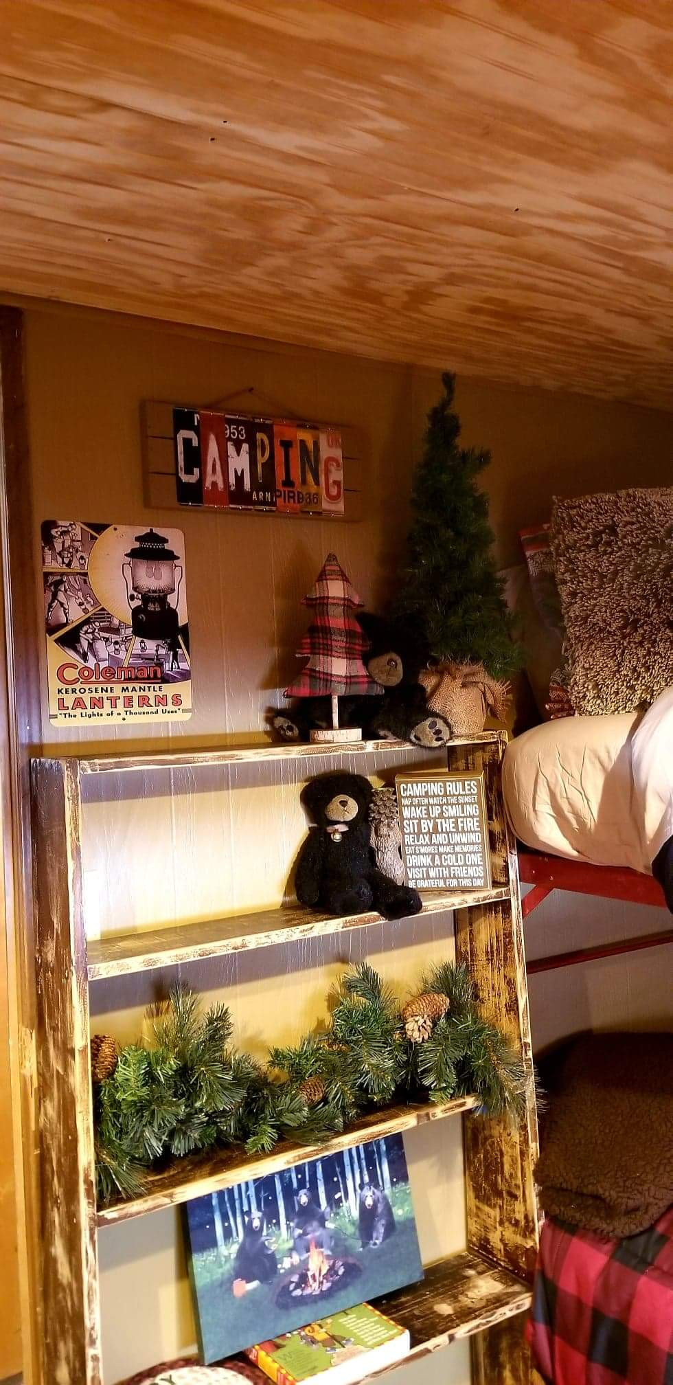Camping theme continues throughout the bunkroom-
