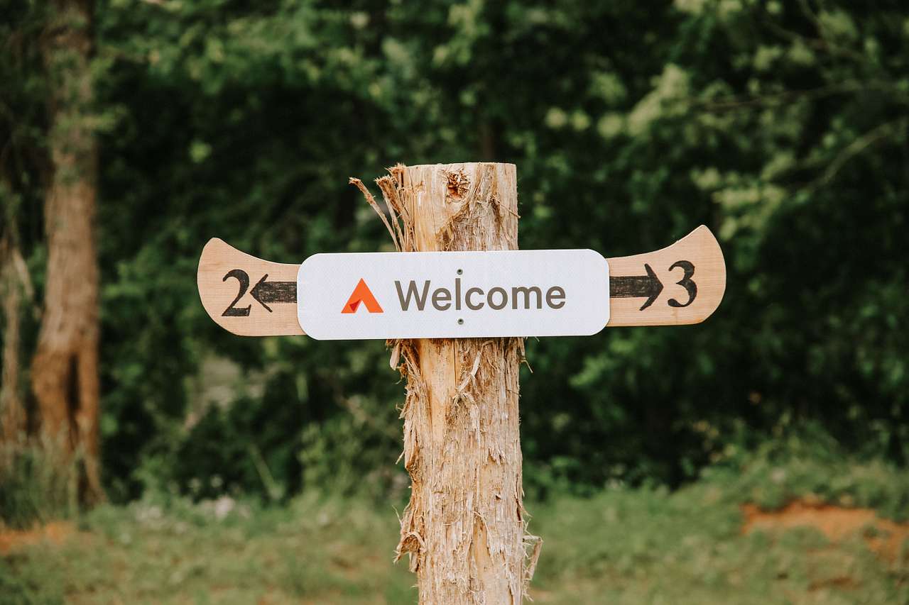 Michael has put up great signs that make navigating to watch site easy! 